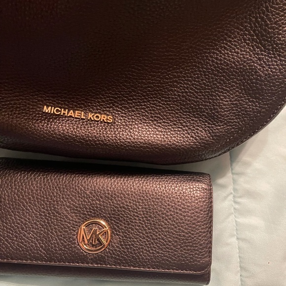 Michael Kors hobo bag and matching wallet - Picture 4 of 10